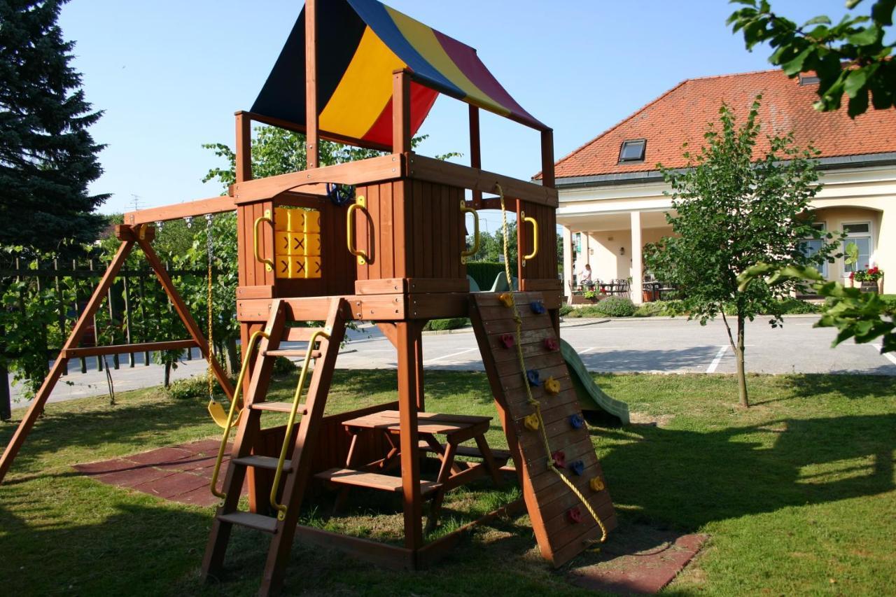 Gostisce - Guest House Stari Hrast 柳托梅尔 外观 照片