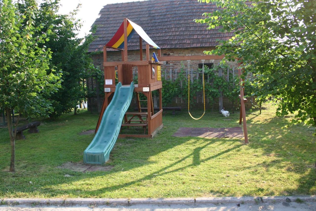 Gostisce - Guest House Stari Hrast 柳托梅尔 外观 照片